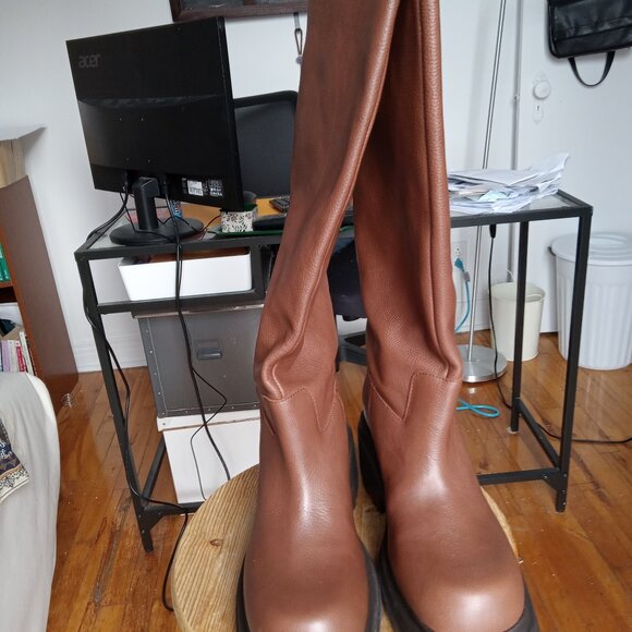 Gorgeous Brown/Tan Leather Boots (Fenton Intervalle) - Picture 8 of 12
